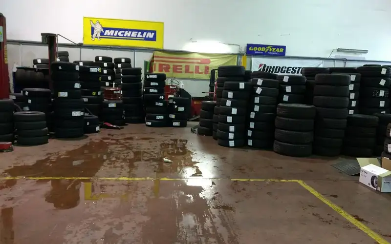 Foto dell'officina Val Service Pneumatici S.r.l.