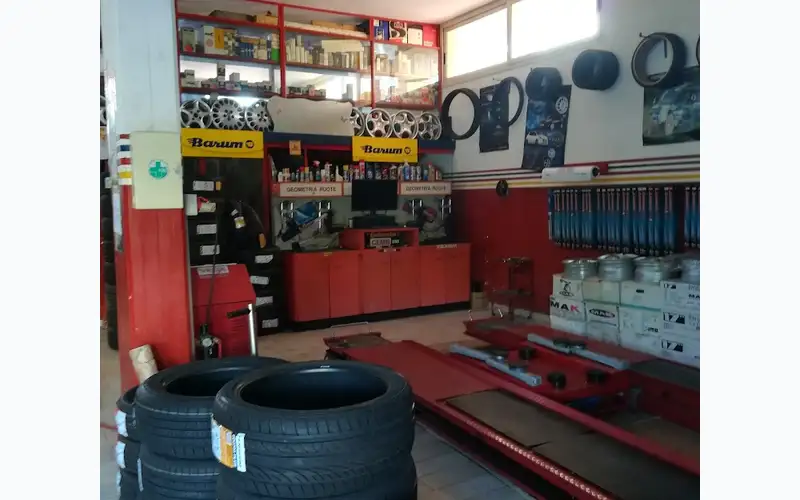 Foto dell'officina Zungri Gomme Di Russo Domenico